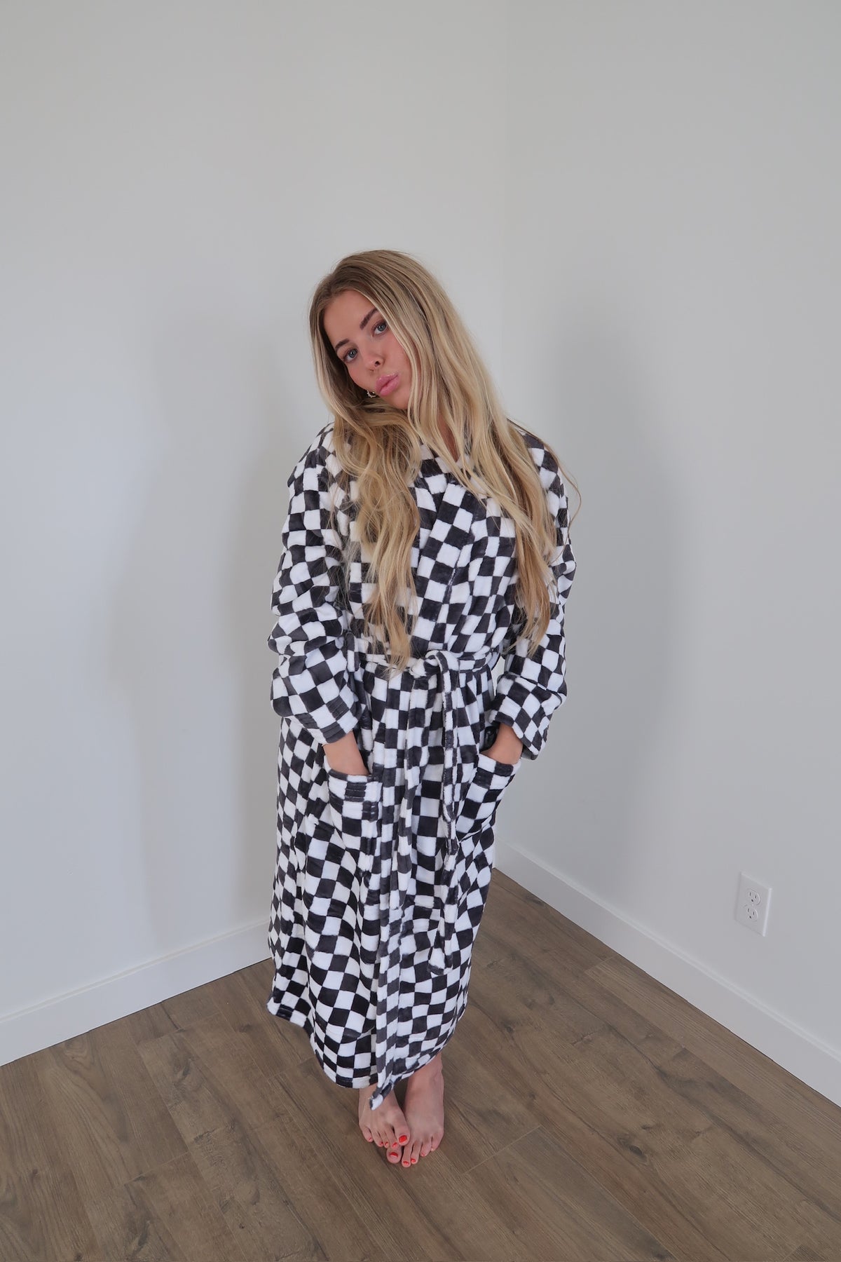 BLACK CHECK ROBE