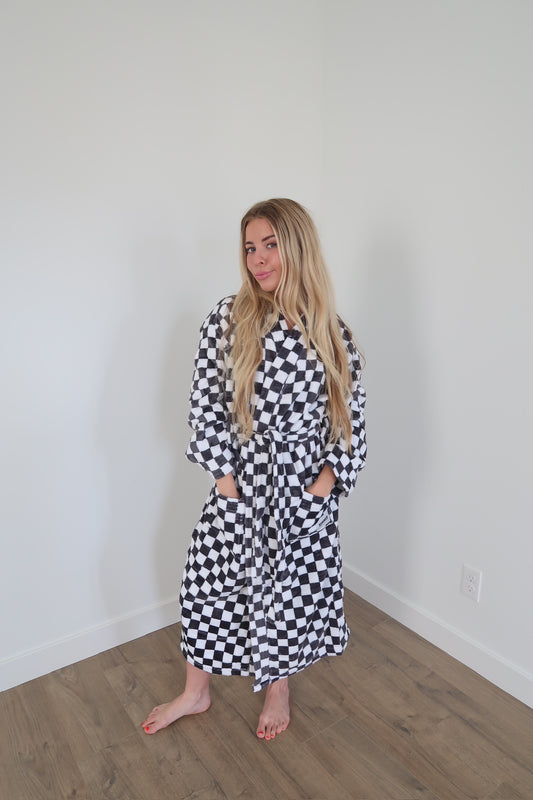 BLACK CHECK ROBE